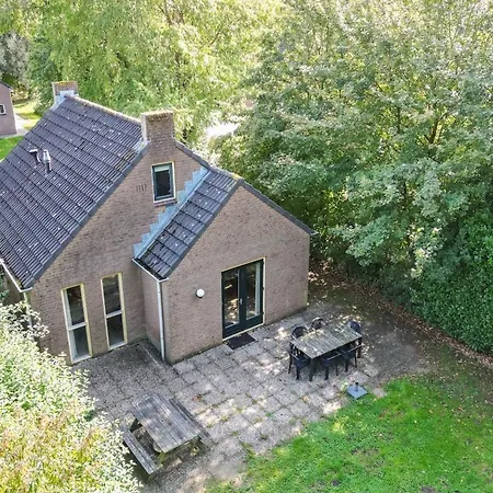 Zonnige Luxe Met Grote Tuin Ewijk