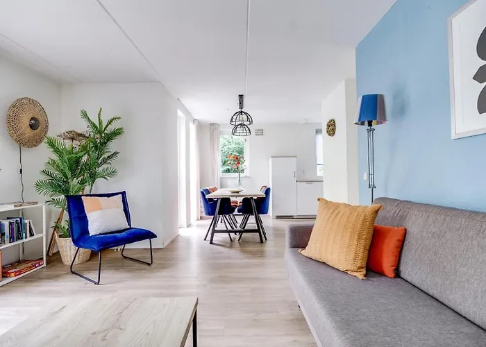 Semesterbostad Zonnige Luxe Met Grote Tuin Ewijk