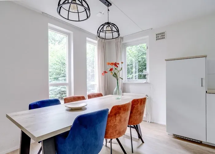 Zonnige Luxe Met Grote Tuin Ewijk