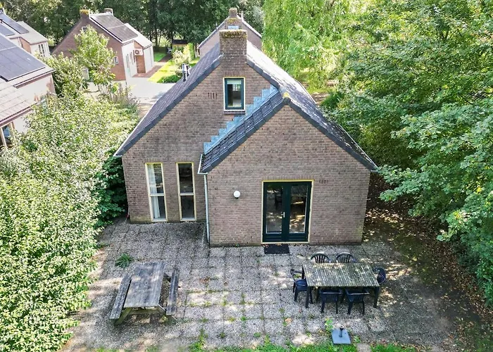 Semesterbostad Zonnige Luxe Met Grote Tuin Ewijk