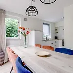 Zonnige Luxe Met Grote Tuin Ewijk