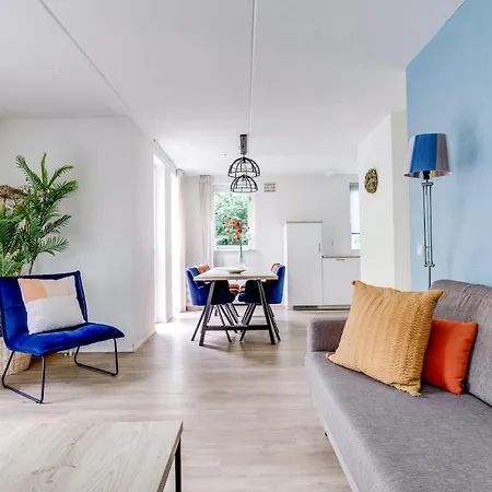 Tatil Evi Zonnige Luxe Met Grote Tuin Ewijk
