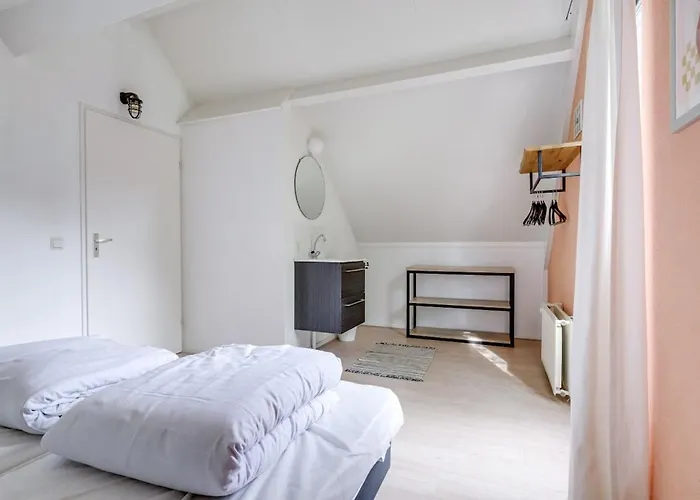 Zonnige Luxe Met Grote Tuin 度假居 *