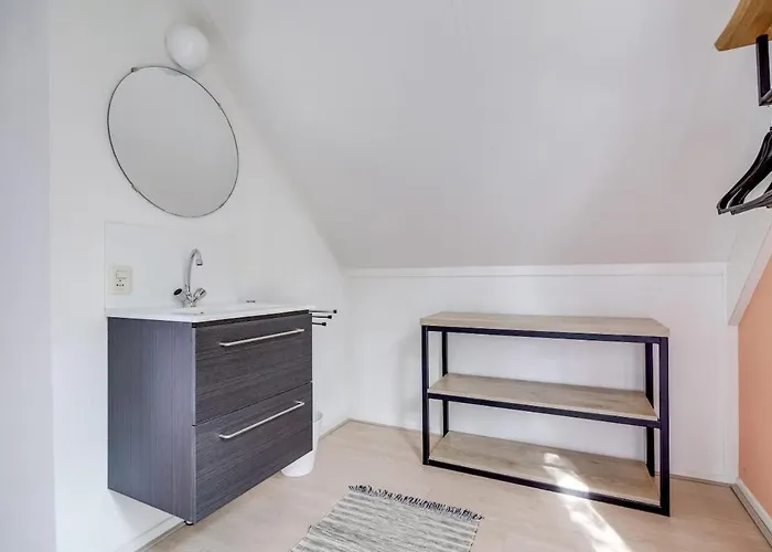 Zonnige Luxe Met Grote Tuin Ewijk