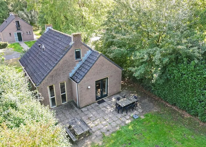 Zonnige Luxe Met Grote Tuin Ewijk